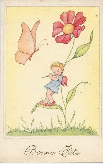 Meisje zit op rode bloem, vlinder
