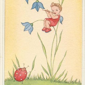 Meisje zit op bloem en speelt fluit