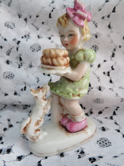 Meisje met taart en hondje
