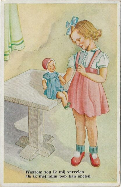 Meisje spreekt de pop toe
