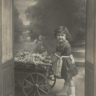 Meisje met bloemenkar  -  fotokaart