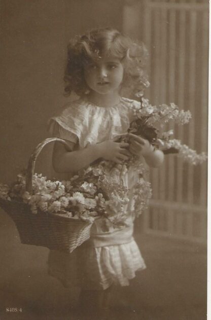 Meisje met bloemenmand