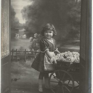 Meisje met bloemenkar (2) - fotokaart