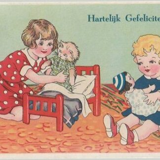 Twee meisjes brengen de pop naar bed