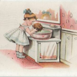 Meisje is zich aan het wassen bij de waskom
