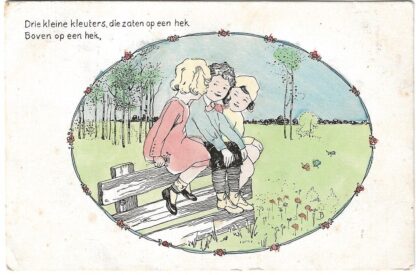 Drie kleine kleuters op een hek  -  ill. B