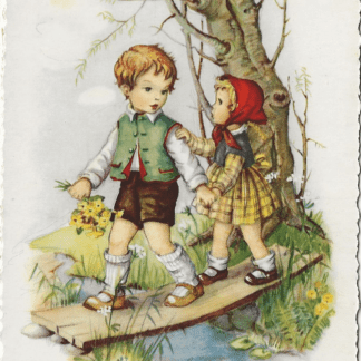 Jongen en meisje lopen over een bruggetje  -  Fabig Distling