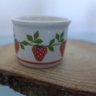 Eierdop Villeroy & Boch met aardbeimotief