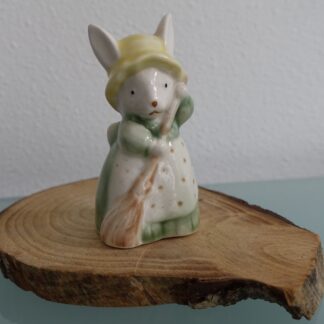 Porseleinen beeldje - Moeder Konijn